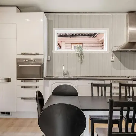 בית נופש Dinbnb Homes I 4-bedroom Historical House In Romantic Surroundings *