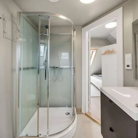 Dinbnb Homes I 4-bedroom Historical House In Romantic Surroundings * ברגן