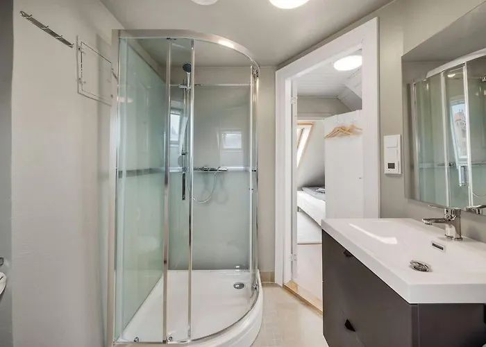 Dinbnb Homes I 4-bedroom Historical House In Romantic Surroundings * ברגן